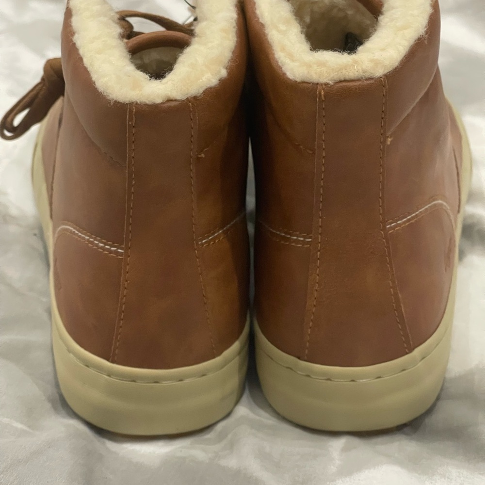 New Lugz Men size 7 Brown Lace Up with Faux Fur Lining Never worn new - Picture 5 of 8